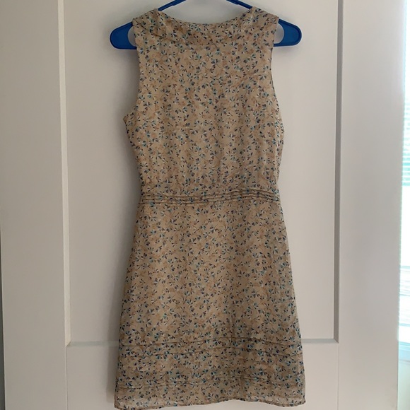 Dress with floral pattern - Picture 4 of 6
